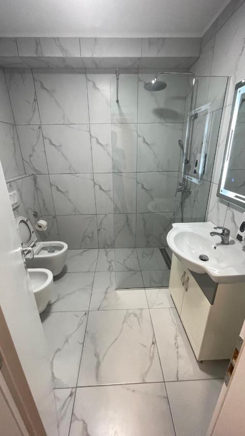 Johana Blloku Apartment In Amazing Location! Tirana Buitenkant foto