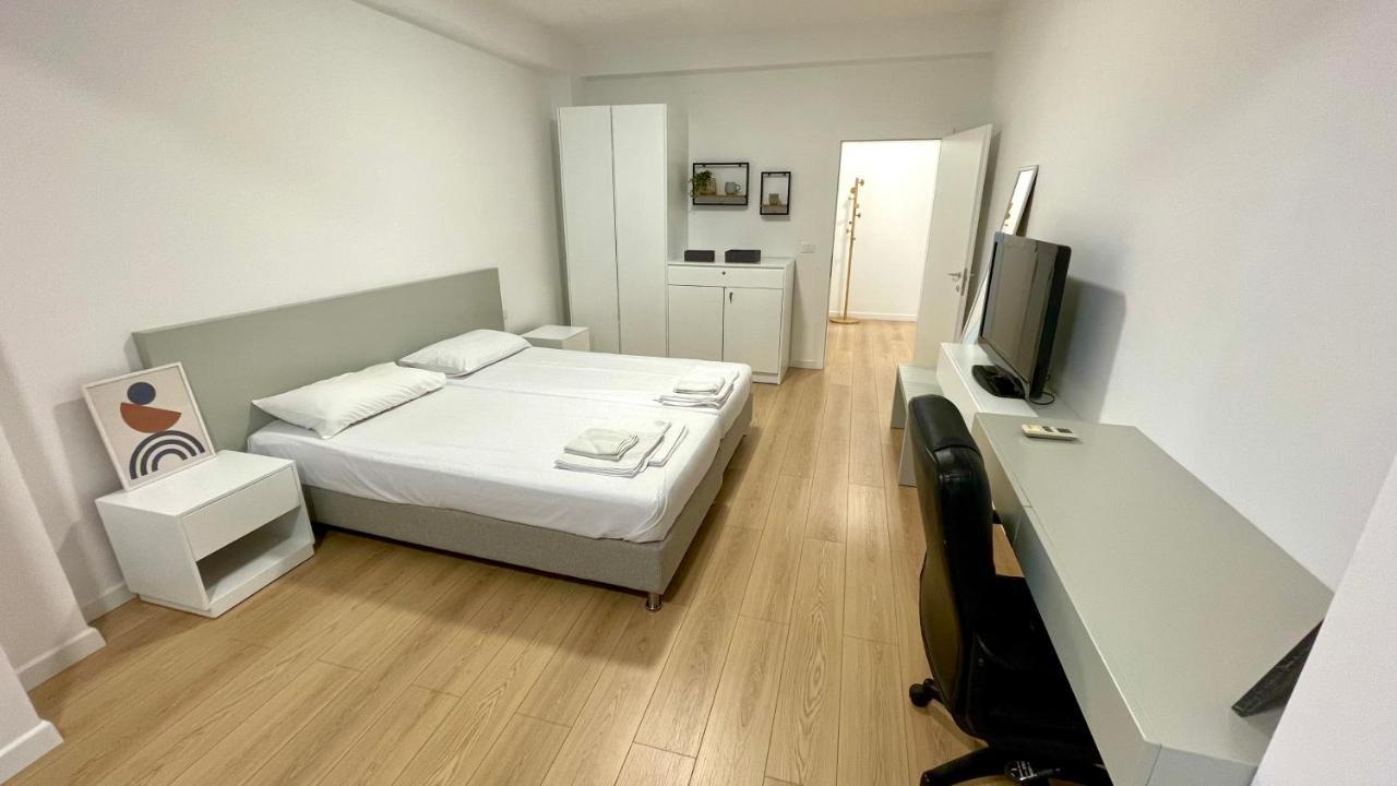 Johana Blloku Apartment In Amazing Location! Tirana Buitenkant foto
